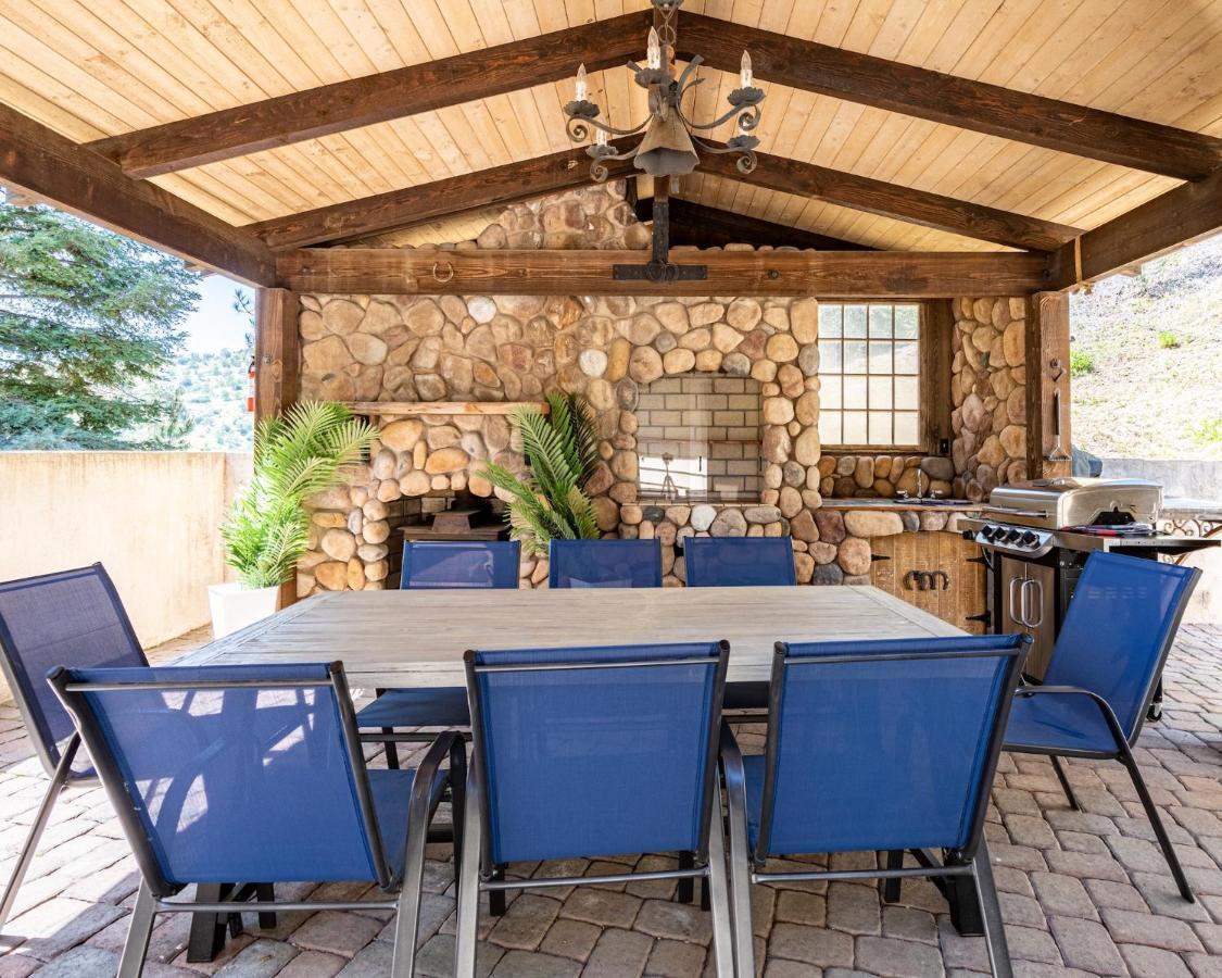 Secluded Mtn Top Family Haven W/Views Spa & Arcade Three Rivers Extérieur photo