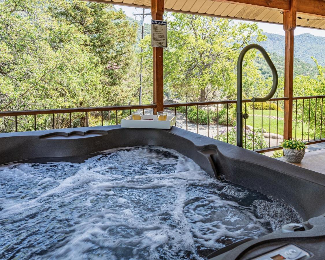Secluded Mtn Top Family Haven W/Views Spa & Arcade Three Rivers Extérieur photo